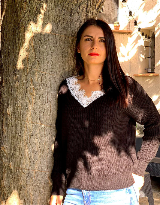 Pull en col V avec sa dentelle