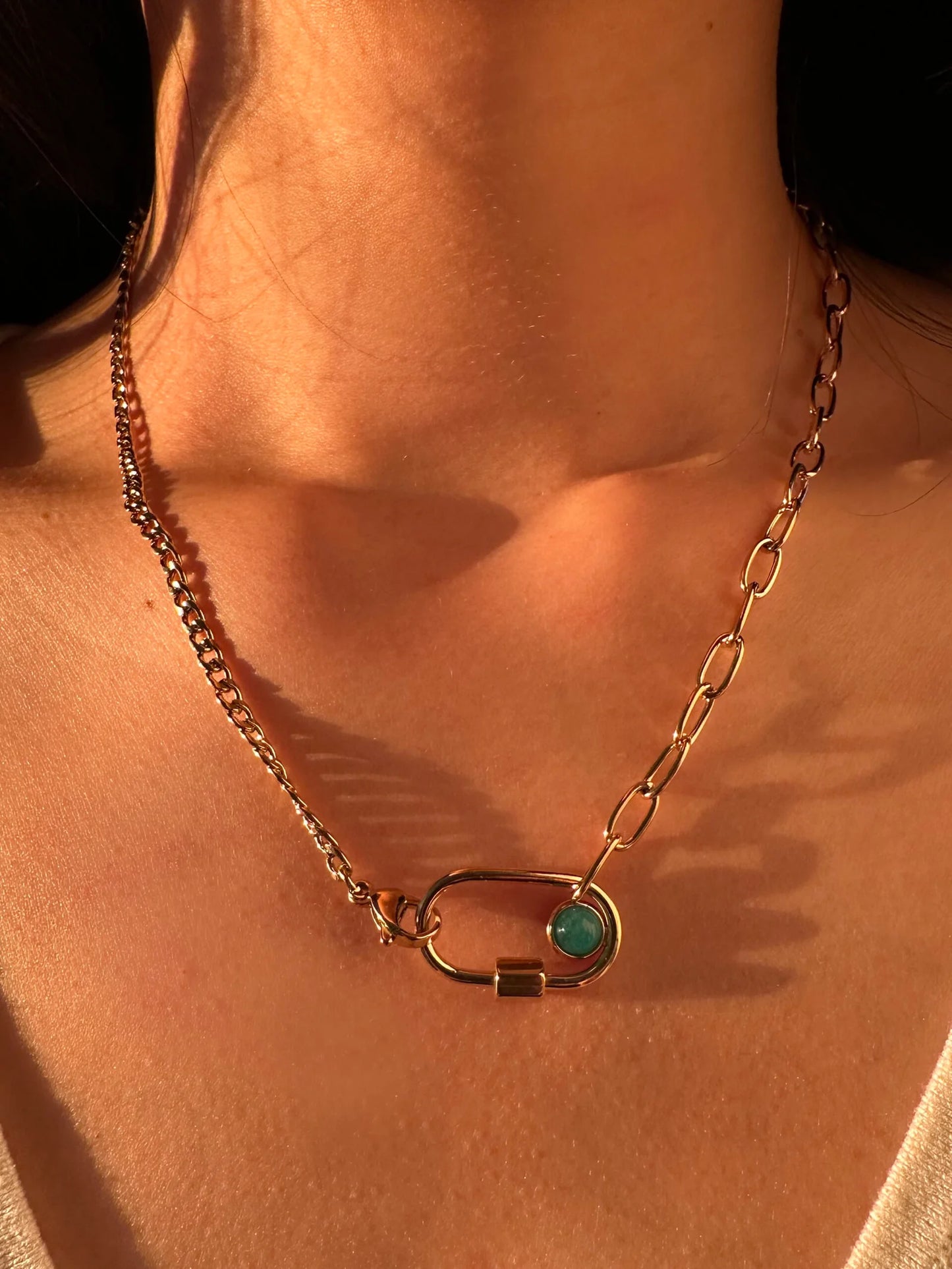 Collier Jenny pendentif fermoir pierre bleu