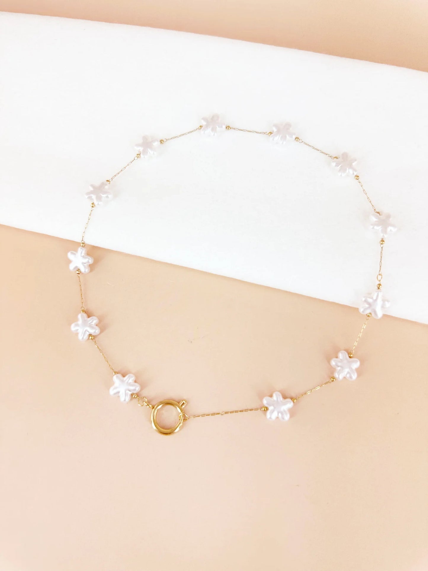 Collier Marguerite perles fleur avec fermoir pour charms