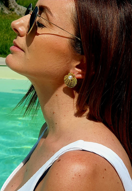 Boucle d'oreilles lila coquille dorée