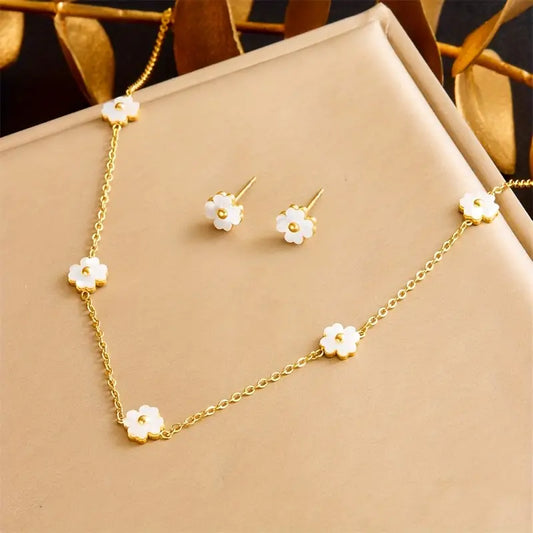 Parure Lisa Fleur blanche 2 piéces