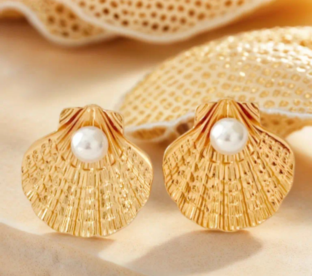Boucle d'oreilles lila coquille dorée
